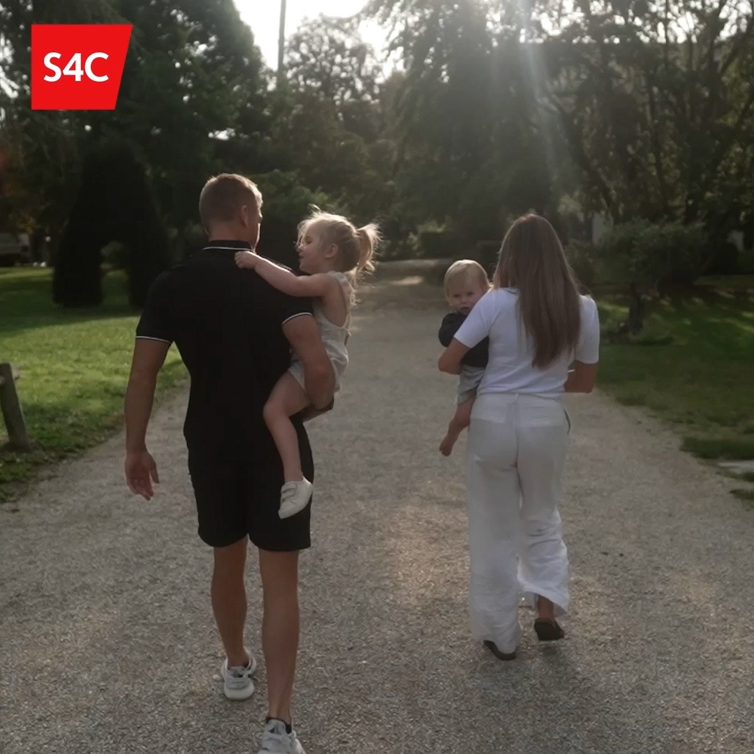 "Those are the moments you miss the most..." ❤️ Mae wedi bod yn siwrnai hir i Gareth Anscombe a'i deulu...ond werth pob eiliad! 🙌 It's been quite the journey for Gareth Anscombe and his family! #RWC2023 | Welsh Rugby Union 🏴󠁧󠁢󠁷󠁬󠁳󠁿