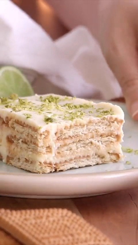 Tarta Fría de Limón o "Carlota", muy fácil de hacer e ideal para disfrutar durante los días primaverales 👌🏼 Receta: