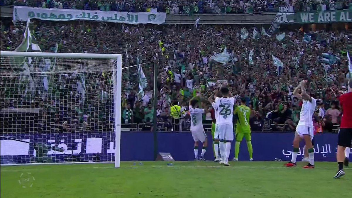 جماهير #الأهلي تحتفل بالديربي كالعادة 🤯 #الأهلي