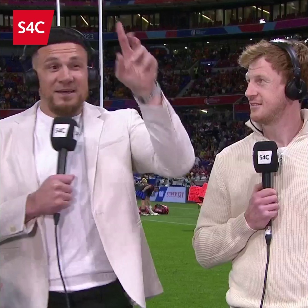 S4C have smashed it. This is how it should be done at a World Cup. Da iawn ❤️ Then you ITV standing at their podiums in a London studio with some ridiculous graphics.