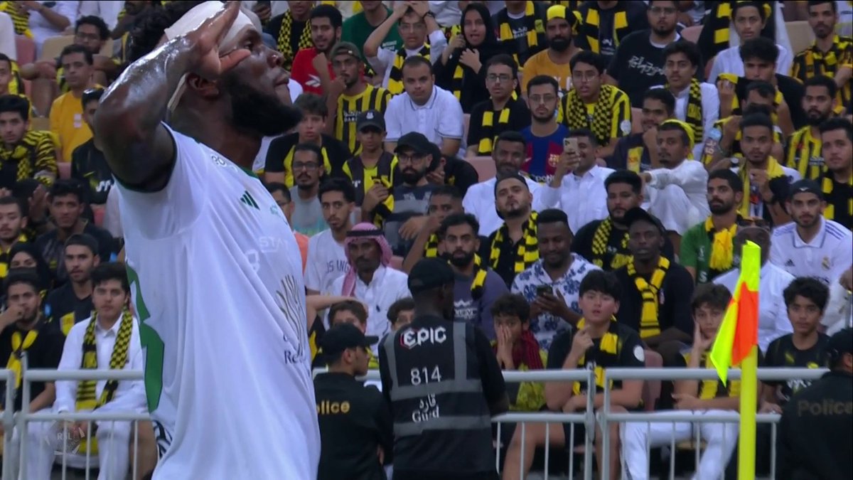 انساك! ده كلام؟ انساك! ياسلام!!🫢 #الأهلي_الاتحاد #دوري_روشن_السعودي