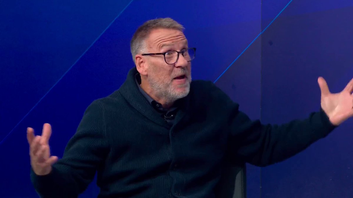 Paul Merson and Mike Dean clash over 'the laws of the game' 😬