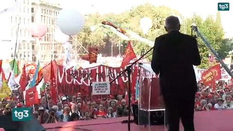Quasi duecentomila persone hanno partecipato a Roma alla manifestazione organizzata dalla Cgil e da oltre 200 associazioni in difesa difesa della Costituzione e di diritti fondamentali come il lavoro, la salute e l'istruzione
