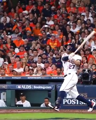 Only one player (Manny Ramirez, 29) has more #postseason homers than Jose Altuve (24). 💪
