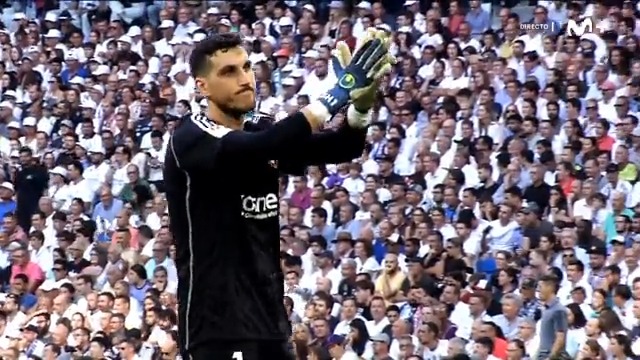 Sergio Herrera y un sector del Bernabéu. #DeportePlus