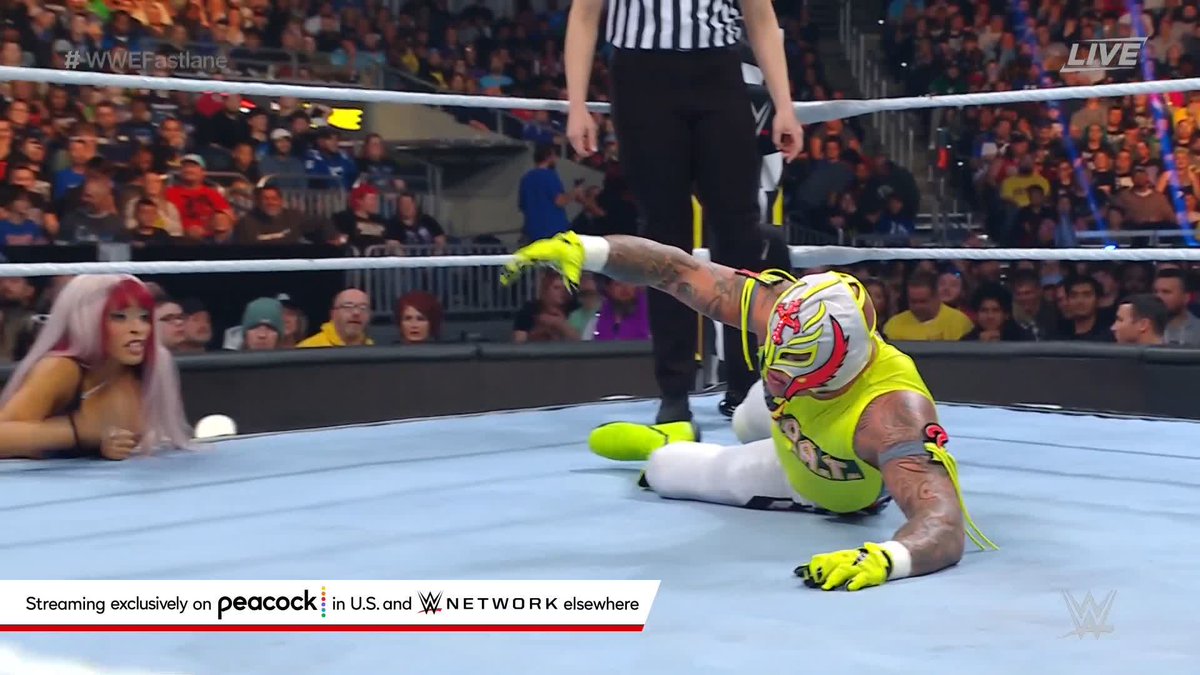 IT'S CARLITO!!! The LWO have found themselves a pretty COOL partner 🍎 #WWEFastlane