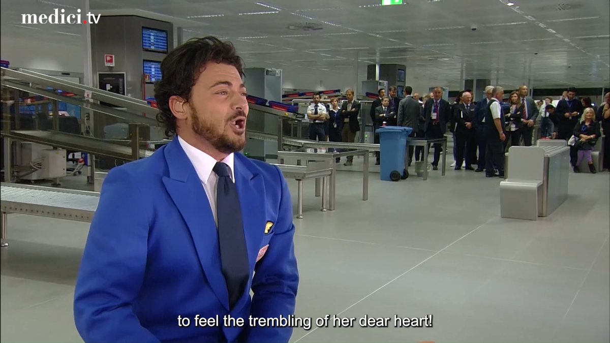 🛩🎶 Ladies and gentlemen: our next flight on the way to L'Elisir d'amore is about to take off! Watch Vittorio Grigolo performing "Una furtiva lagrima" from Donizetti's original opera, here in Milan Malpensa Airport! 🛩🎶