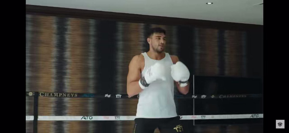 Tommy Fury mocks KSI’s boxing style 😬