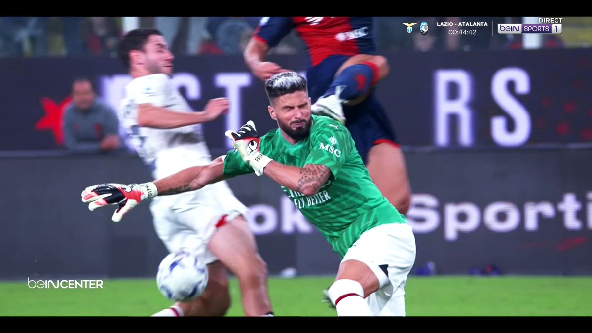 📺🎀 #beINCENTER 😳🧤 C'est l'image du week-end : Olivier Giroud sauveur de l'AC Milan en tant que gardien de but !