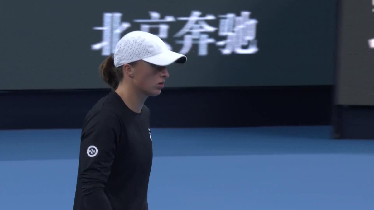 Unforced errors count: 0!!! 🤯 Iga Świątek is in business mode as she claims the opening set 6-2. #ChinaOpen