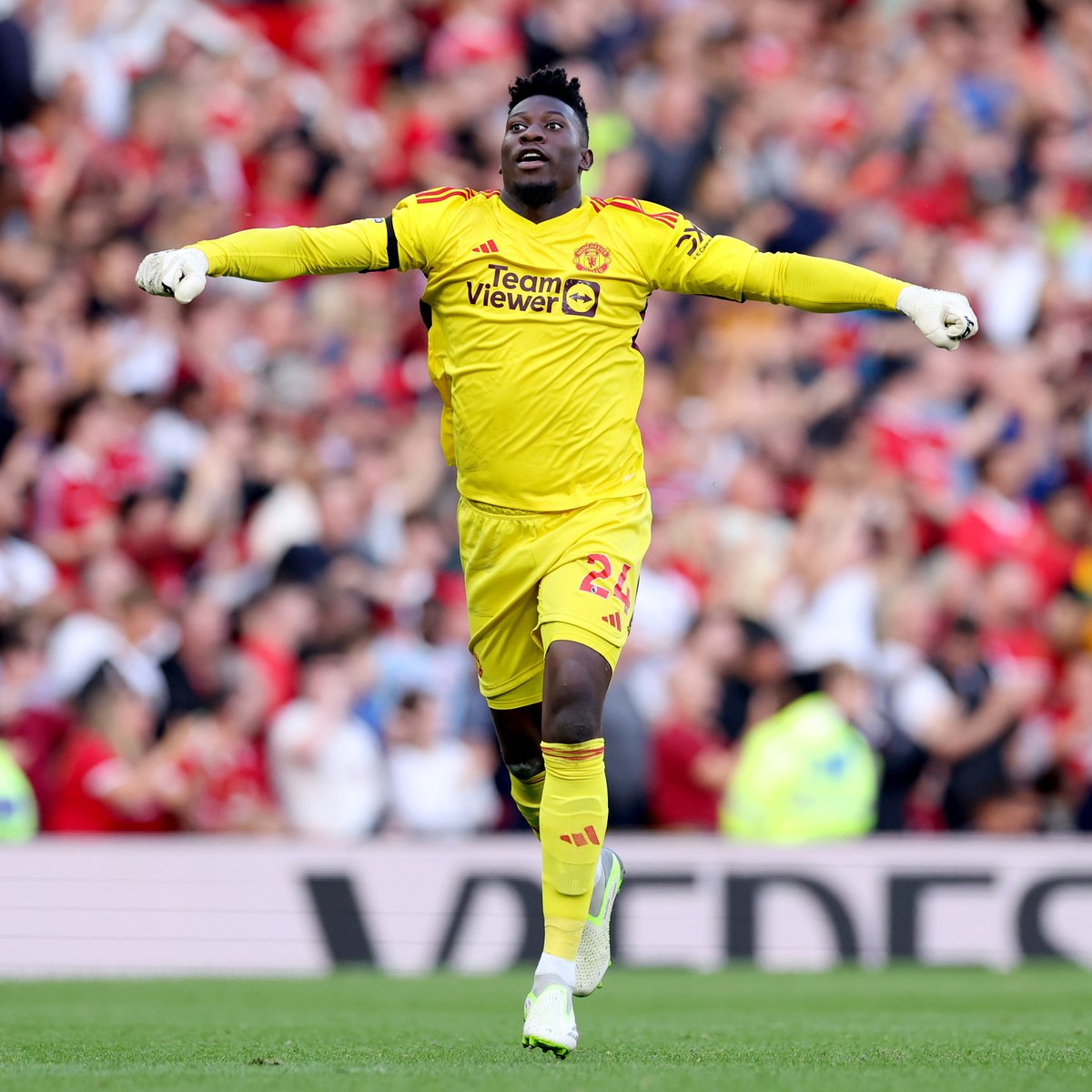 🧤 Paving the way for injury-time drama. A couple of important stops from Andre Onana in the final minutes of #MUNBRE 💪 #MUFC || #PL