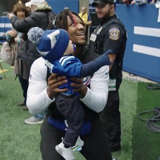 Slinging dimes and signing children.