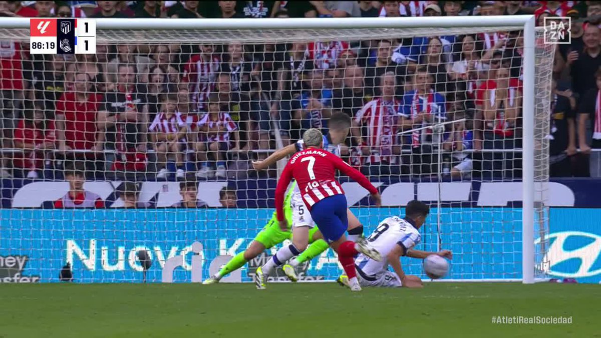 La mano de Carlos Fernández por la que pitó penalti Munuera Montero 🧐 Así fue la jugada que acabó en el 2-1 del Atlético de Madrid #LALIGAenDAZN ⚽