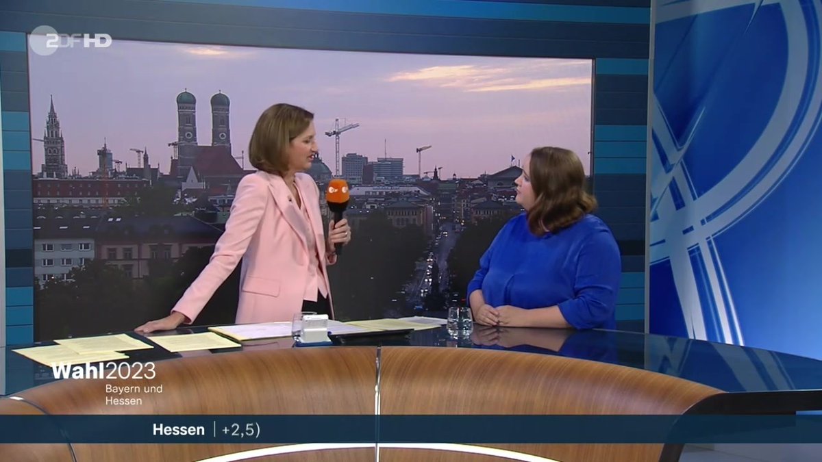 „Als Grüne können wir sagen, dass wir zwei stabile Ergebnisse haben“, betont Grünen Co-Chefin Ricarda Lang zu den Landtagswahlen. Sie sagt, die Grünen stünden auch in Bayern bereit, Verantwortung zu übernehmen. #ltwBayern #ltwHessen