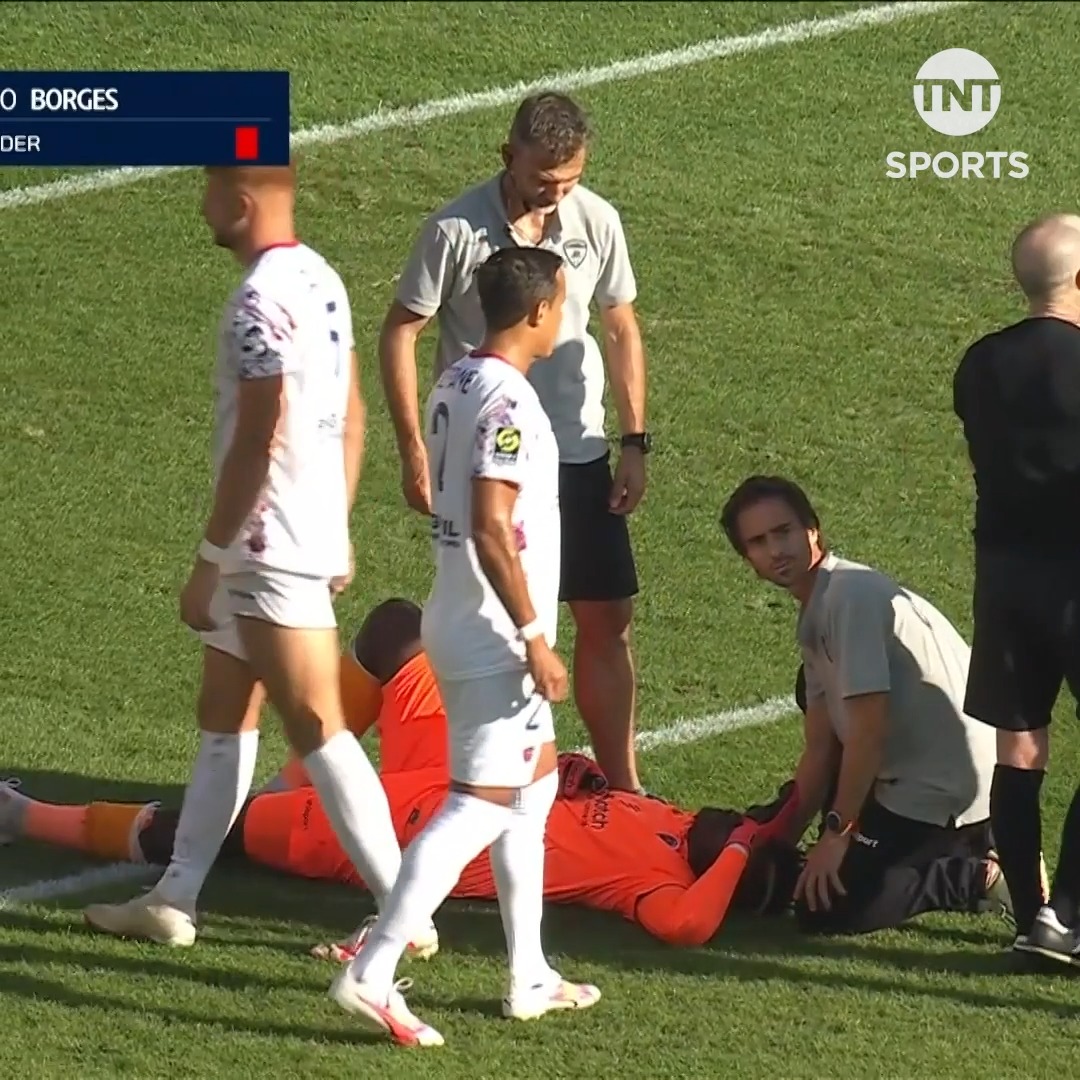 An unfortunate ending to the Montpellier vs Clermont match 😔 The match has been abandoned after goalkeeper Mory Diaw was stunned by a firework thrown from the crowd. The Senegalese goalkeeper had to be stretched off. #Ligue1
