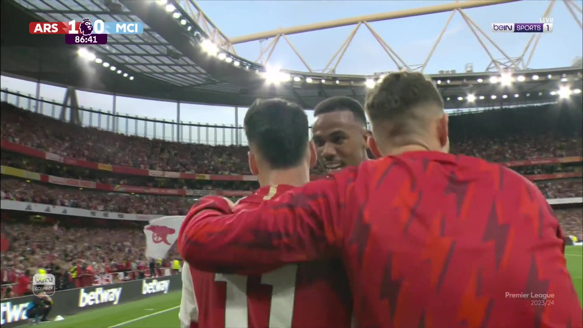 🔥⚽️ البرازيلي غابرييل مارتينيلي يفعلها ويفتتح التسجيل لآرسنال بكرة غير اتجاهها رأس آكي #الدوري_الإنجليزي_الممتاز | #ارسنال_مانشستر_سيتي #PremiereLeague | #ARSMCI