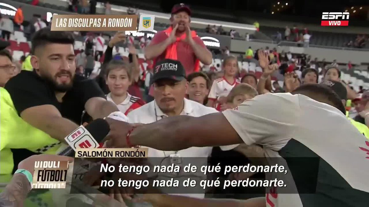 "¡PERDÓN RONDÓN!" El hombre que llevó un cartel especial al Más Monumental y tuvo su premio: ¡Encuentro especial con el venezolano y su camiseta de regalo para casa! 📺 #ESPNFútbol1 | ESPN Fútbol Argentina