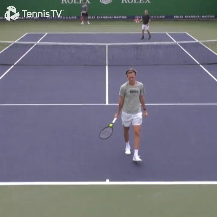 ONE-IN-A-MILLION 😨 Sebi Korda unintentionally makes the greatest racket catch of all time!
