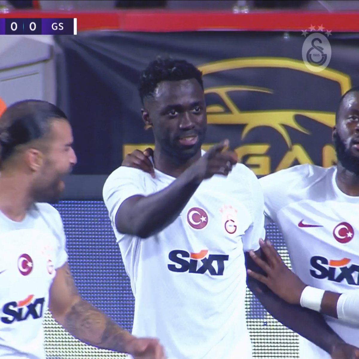 Galatasaray formasıyla ilk golü! ⚽ DAVINSON 💪