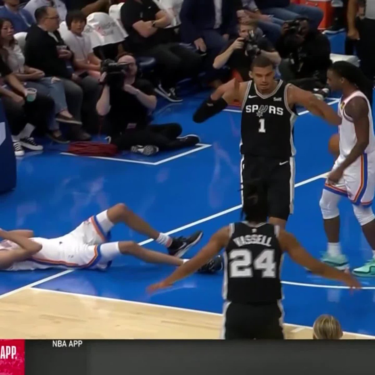 WEMBY FLEXED ON CHET HOLMGREN AFTER THE AND-1 💪