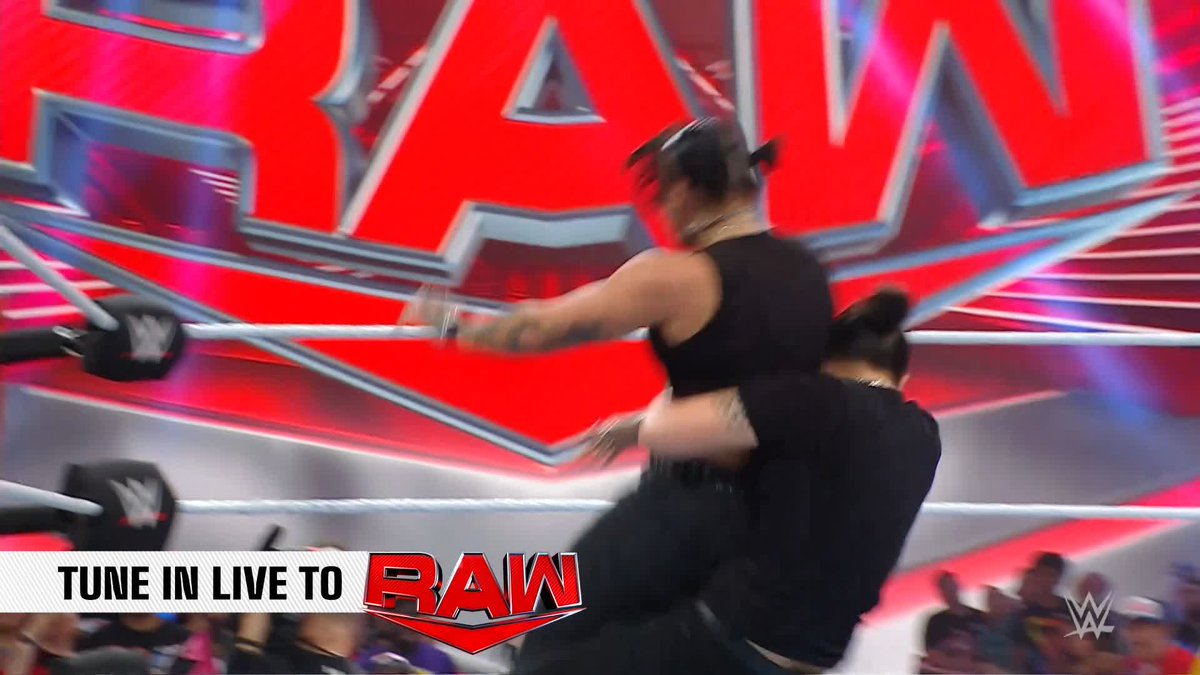 Advantage: Shayna Baszler?! #WWERaw