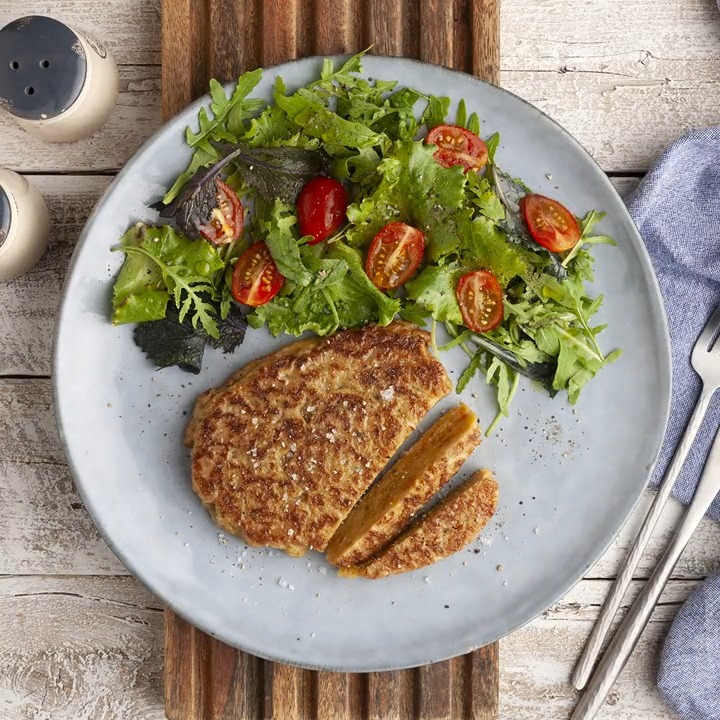 Vegan μπριζόλα γίνεται; Κι όμως, γίνεται! 😮 Σήμερα φτιάχνουμε μπριζόλα από σεϊτάν, μια εναλλακτική κρέατος που είναι πλούσια σε πρωτεΐνες. 😎 Περιμένω τα σχόλια σας, και είμαι σίγουρος πως θα είναι πολλά! 😉