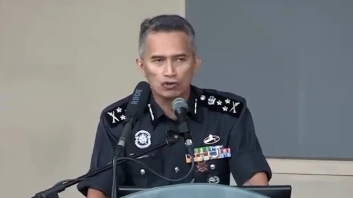 'Macam mana anggota polis nak hidup di KL dengan gaji RM1,500, anak isteri pula sakit?" Berita penuh: