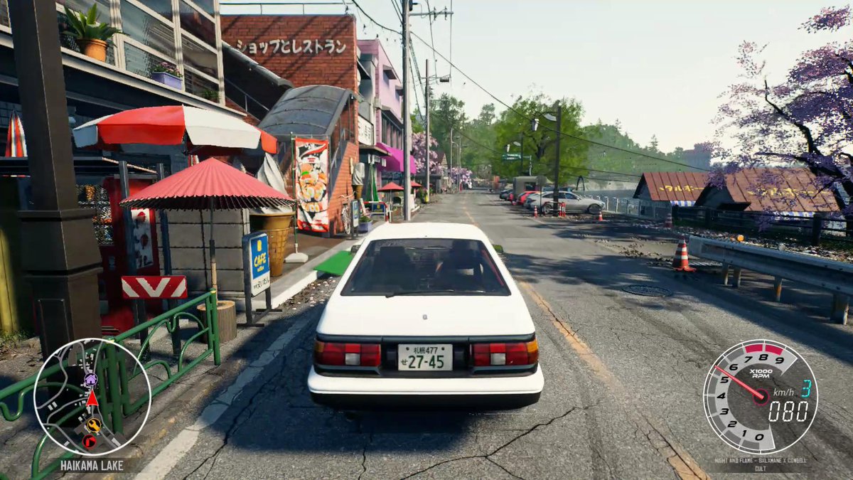 ドリフトゲー『Japanese Drift Master』の舞台になるハイカマ湖畔の町がマジで日本の田舎町でビビりました ガソスタとか、ホテルとか、レストランとか、「地方都市あるある」が詰まっててドライブするだけで楽しい まだデモ版で遊べる範囲は小さめですが、本編はかなり広そう