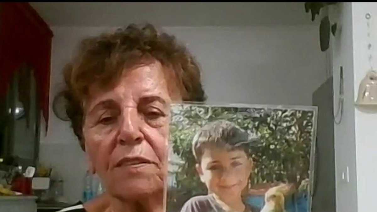 Esther Yahely, la grand-mère d'Eitan, un français de 12 ans, otage à Gaza "Est-ce que quelqu'un le couvre s'il fait froid? Ces monstres sont peut-être en train de le frapper. Je veux qu'on me le ramène"