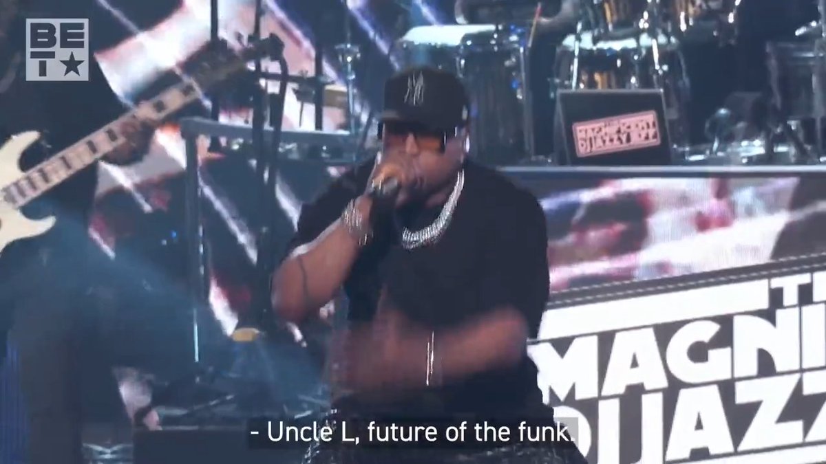Legends honoring legends 🔥🔥! What an incredible tribute by DJ Jazzy Jeff Rakim Allah LLCOOLJ 🙌🏾 #HipHopAwards