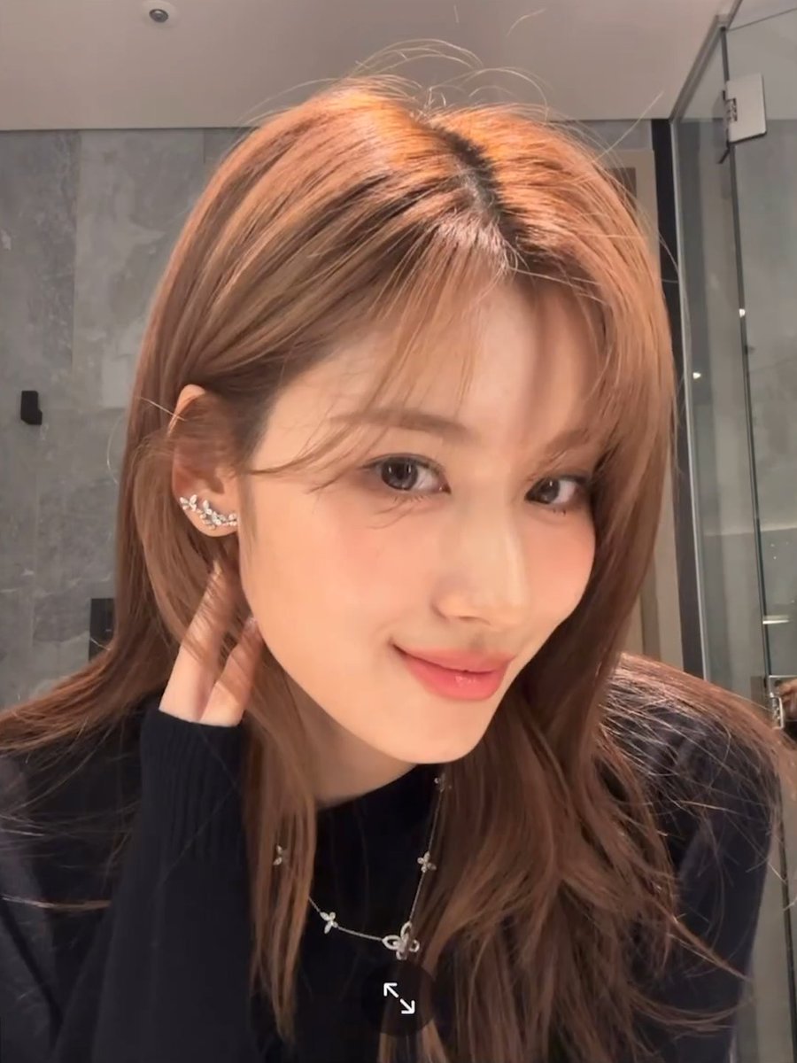SANA IS SO GORGEOUS OMG