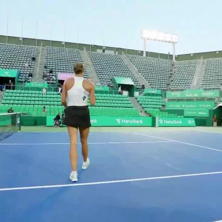 Excitement level 💯 Yanina Wickmayer (Wicky) takes out the No.3 seed Alexandrova 6-3, 7-6(6). #KoreaOpen