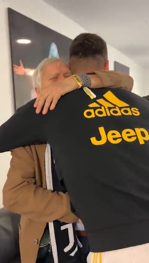 Passione Bianconera senza limiti. 🤍🖤 #BeMoreThanAFan