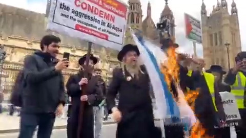 🤔Por qué estos Judíos ✡ Ortodoxos queman 🔥🇮🇱la bandera de Israel⁉️ 🤔Quienes son los "Judíos unidos contra el sionismo" y que dicen⁉️ SI QUIERES CONOCER LAS RESPUESTAS, SIGUE ESTE HILO ⬇️⬇️