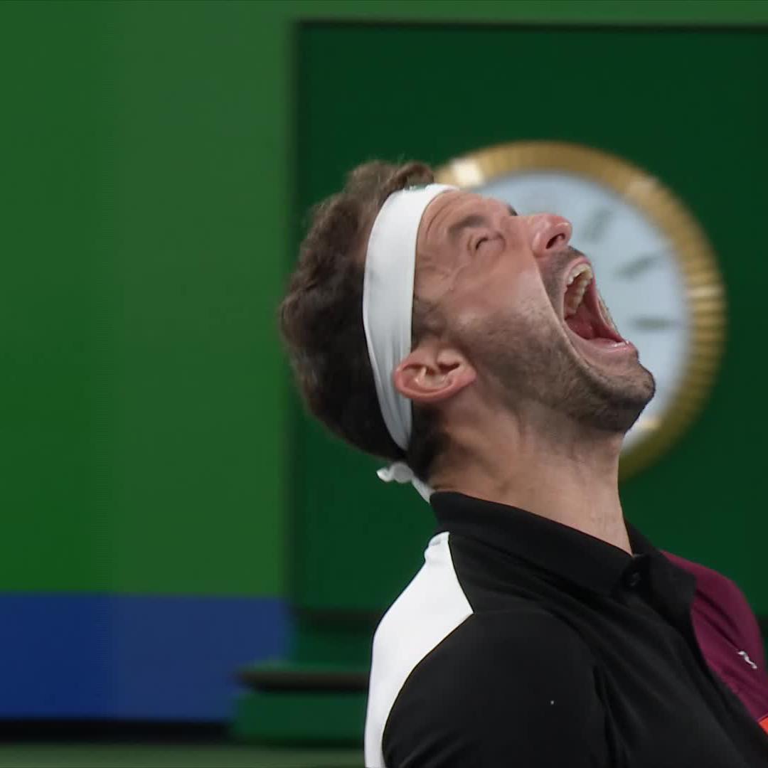 GRIGO-RENAISSANCE 🔙 Grigor Dimitrov defeats Carlos Alcaraz for the FIRST TIME 5-7 6-2 6-4 for his biggest win since Indian Wells 2021! #RolexShanghaiMasters