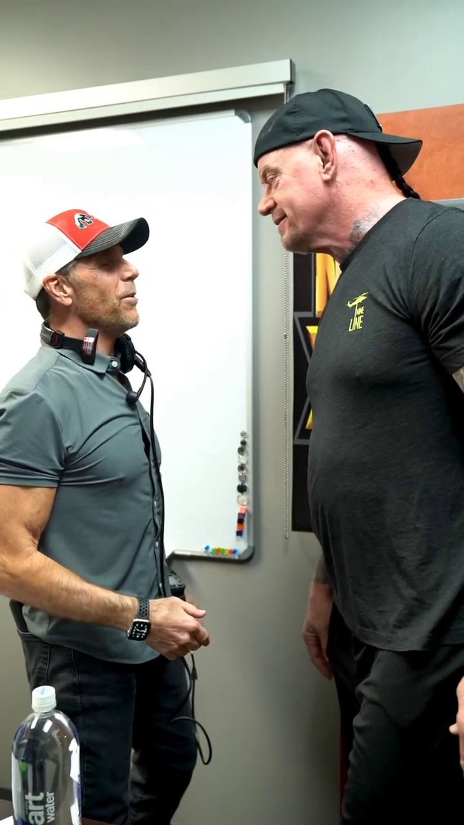 It was a reunion of old friends last night 🙌 Shawn Michaels Undertaker #WWENXT