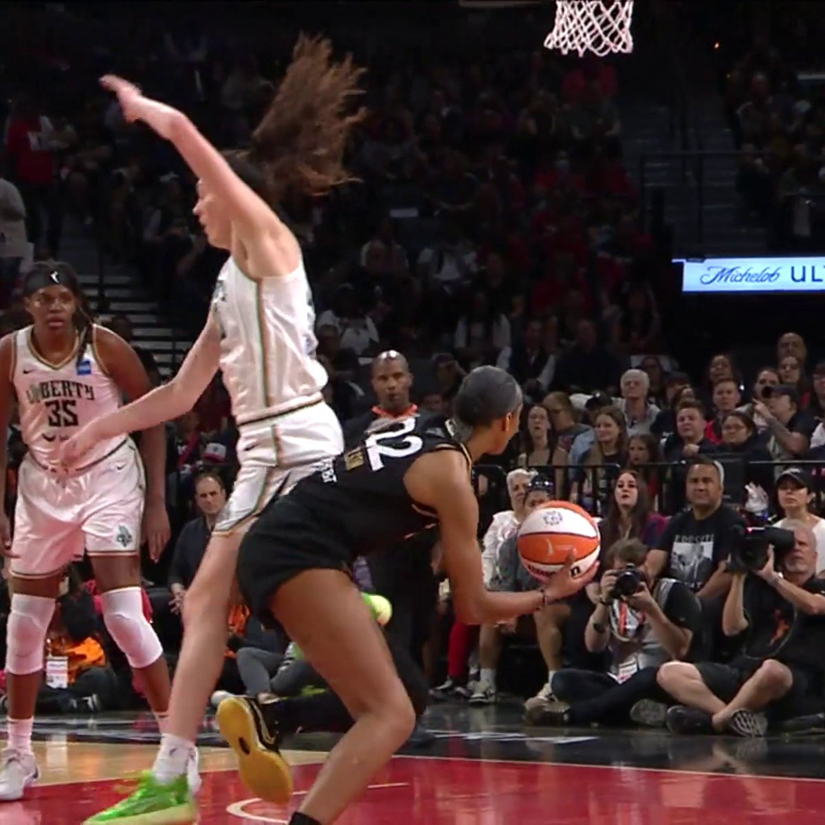 A'ja Wilson got Stewie on this up-and-under 👀