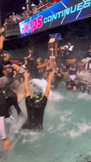 Victory cannonballs for the DBacks 🌊