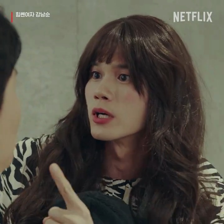 신부를 끔찍히(?) 여기는 모습이 영락없는 신혼부부. 옹성우&amp;영탁이 의외로 잘 어울려요. <힘쎈여자 강남순>도 가족과 함께, 넷플릭스에서