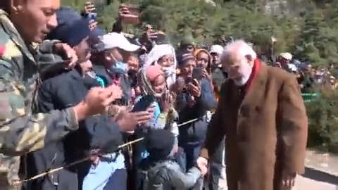 उत्तराखंड के गुंजी गांव में मोदी-मोदी की गूंज! प्रधानमंत्री श्री Narendra Modi ने गुंजी गांव में स्थानीय लोगों से बातचीत की। #मोदीमय_उत्तराखण्ड