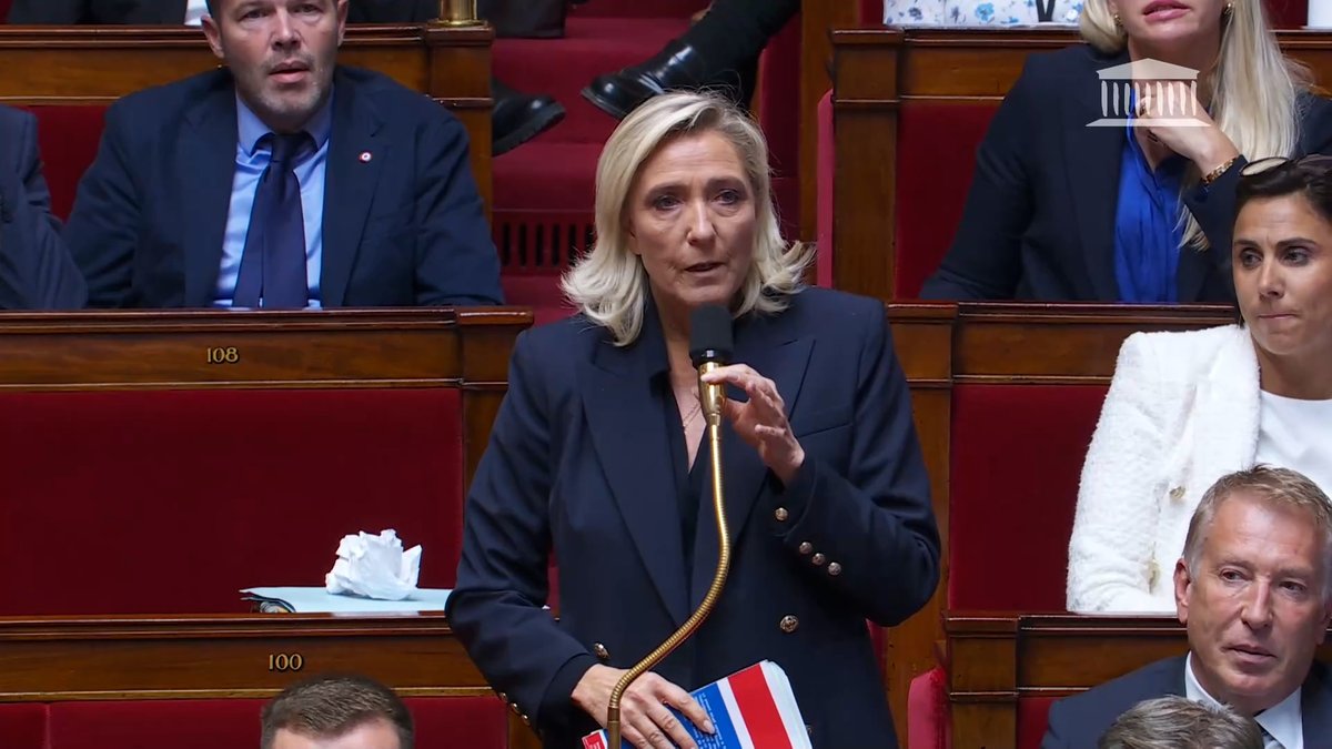 Puisque Madame Panot a passé beaucoup de temps à parler de mes amis… Vos amis à vous Madame Panot, ils jettent le corps des femmes derrière des pick-ups, ils crachent dessus après les avoir violées et après les avoir démembrées. Un peu de modestie !