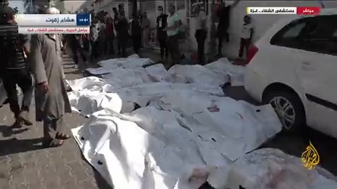 "الصورة تتحدث عن نفسها في مشهد لم نره طوال الحروب السابقة، جثامين ملقاة على الأرض، بسبب عدم وجود ثلاجات للموتى".. هكذا عبر مراسل #الجزيرة هشام زقوت من مستشفى الشفاء في قطاع #غزة #الأخبار #عملية_طوفان_الأقصى