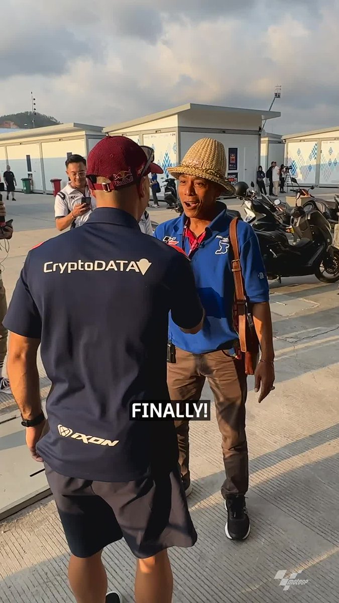 Risman, the ultimate Miguel Oliveira #88 fan! 🤩 Miguel dedicated his win last year to him and today they saw each other once again! 🫶 #IndonesianGP 🇮🇩