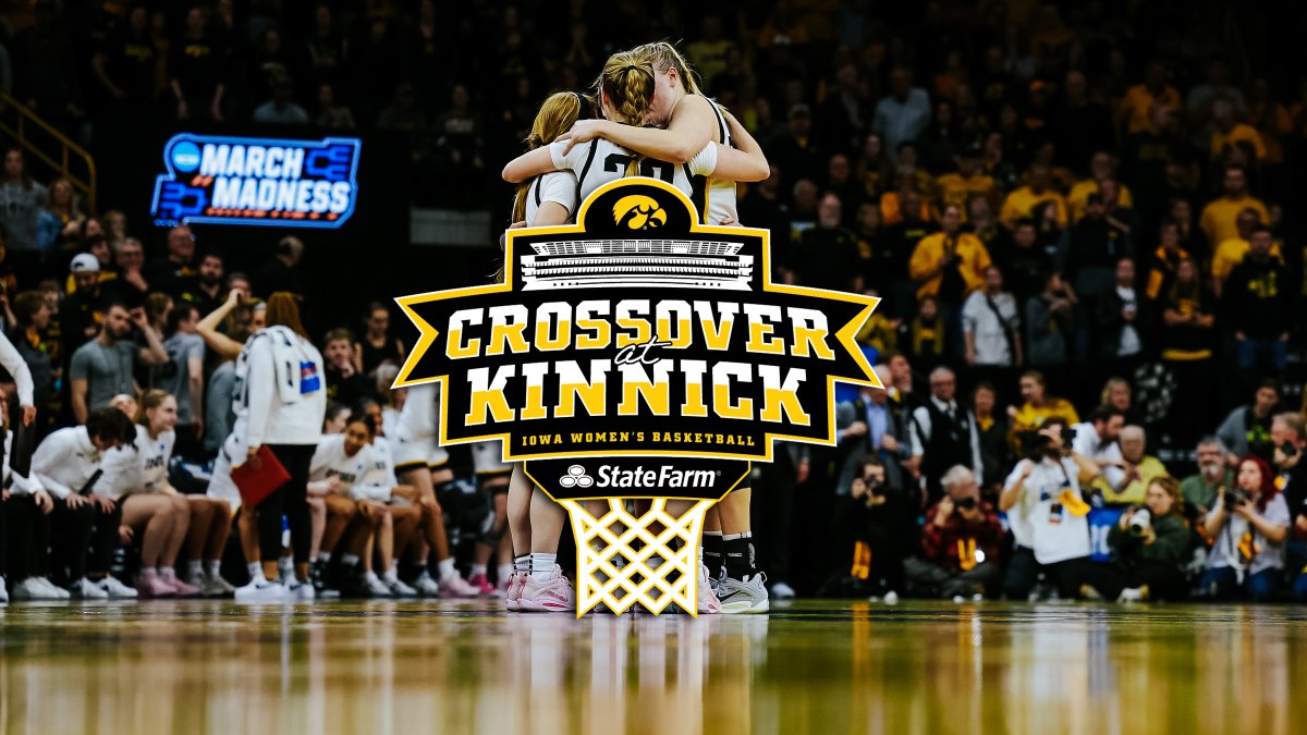 Bigger than basketball 💕 🎬 Watch: 𝐂𝐫𝐨𝐬𝐬𝐨𝐯𝐞𝐫 𝐚𝐭 𝐊𝐢𝐧𝐧𝐢𝐜𝐤 Ep. 2 #Hawkeyes