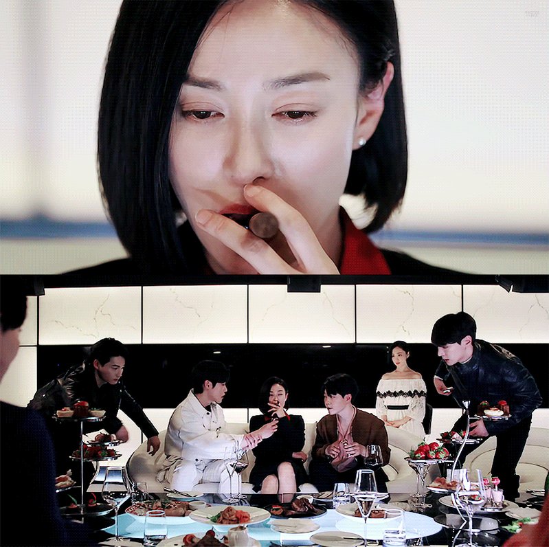 거미집 무대인사 퇴근길 장영남 2021 차경희 2023에도 존재하다 [충격] 눈앞에서 살아움직이는 캐릭터 진짜 소리지름 팬이 최애 필모로 시가 피우는 빡센 야망녀 법무부 장관 얘기하니까 공주세트 주렁주렁 달고 진지한 연기해주는 배우 어떤데 몰입할 때 눈썹 움직이는 거 미치겠다 아기냥이 같애요