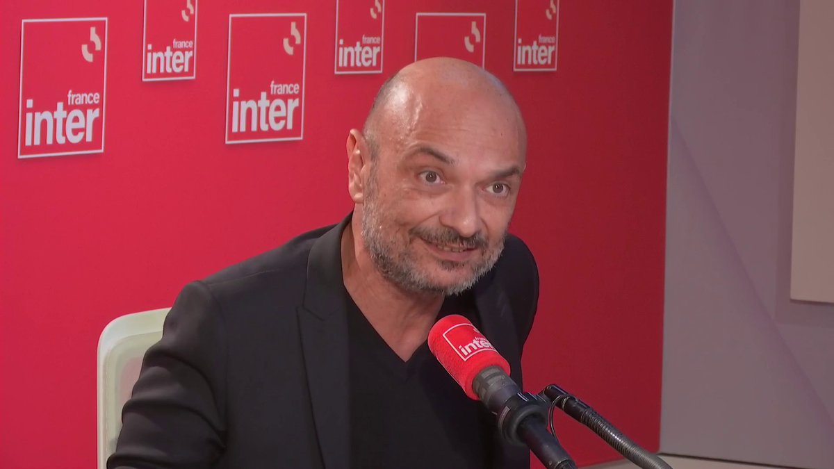 "Je n'ai plus de mots, je n'ai plus de larmes, on en a trop versé." L'avocat de Charlie Hebdo, Richard Malka, réagit à l'assassinat d'un professeur dans un lycée d'Arras (Pas-de-Calais). #le1314inter