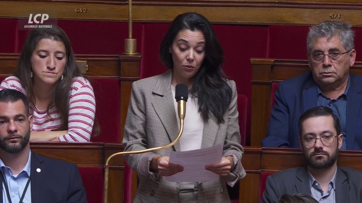 Attaque au couteau dans un lycée à #Arras : "Jamais nous ne céderons à la haine, jamais, jamais nous ne céderons à la peur", déclare Sophia Chikirou (La France insoumise). #DirectAN