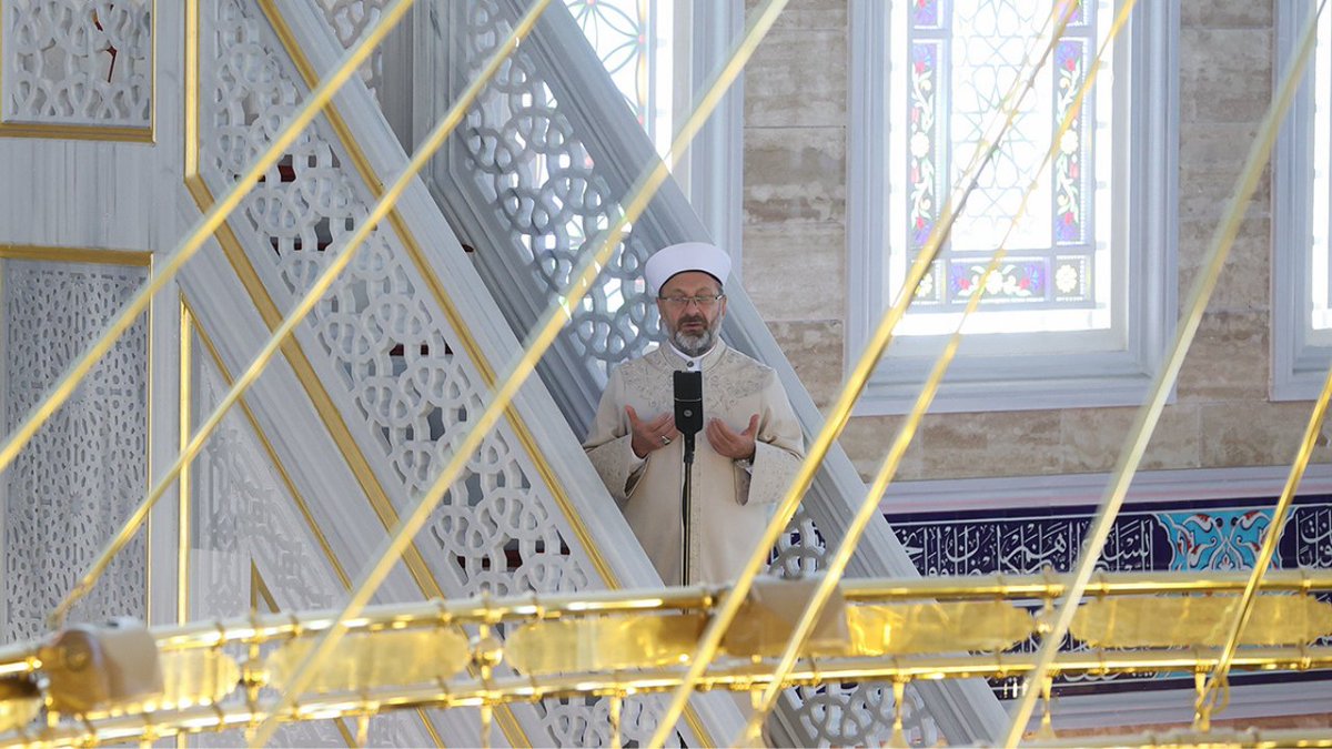 Allah’ım! Bütün dünyanın gözü önünde topluca katledilen mağdur ve mazlum Filistinli kardeşlerimize yardım eyle! Yeryüzünde zulme uğrayan tüm mazlumlara imdat eyle Ya Rabbi! Vatanımızı, milletimizi ve bütün insanlığı her türlü kötülükten, şerlerden muhafaza eyle Ya Rabbi!