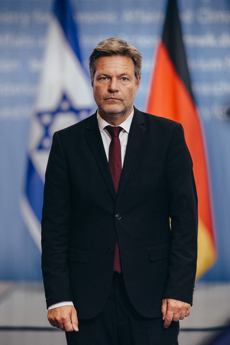 Vice Chancellor Robert Habeck on the dimension of the terror, Germanys historical responsibility and our deep solidarity with Israel. 🇮🇱 סגן הקנצלר והשר הפדרלי רוברט האבק על ממדי מתקפות הטרור הברבריות, האחריות ההיסטורית הגרמנית והסולידריות העמוקה והבלתי מעורערת שלנו לישראל 🇮🇱
