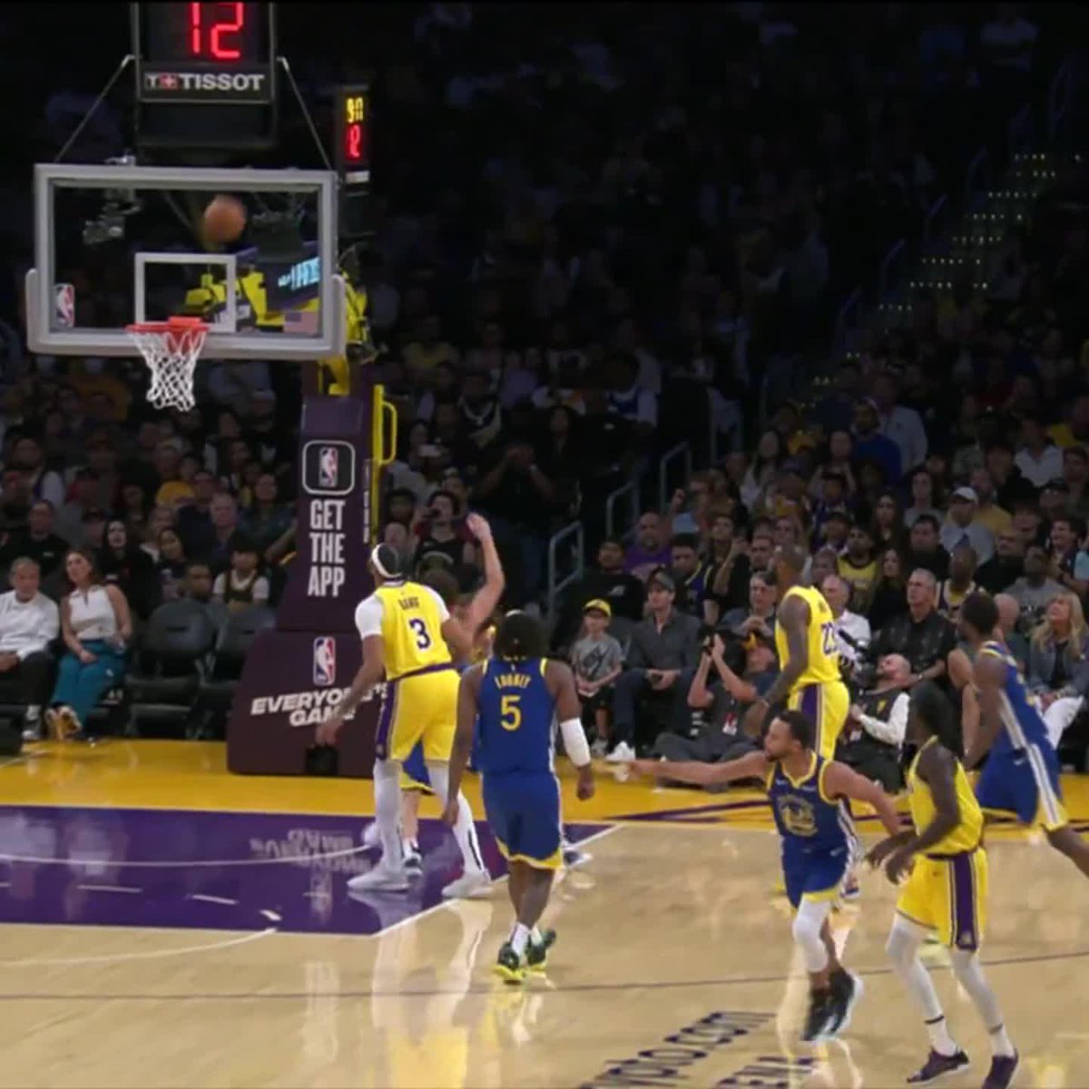 Steph with the look away three off a CP3 pass 😮💨